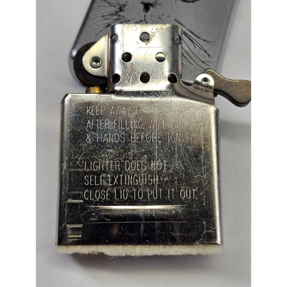 Zippo 250 Spg Cat Green Eyes Lighter Silver‎ Good 2001 Vintage Etched Feline - Picture 6 of 6